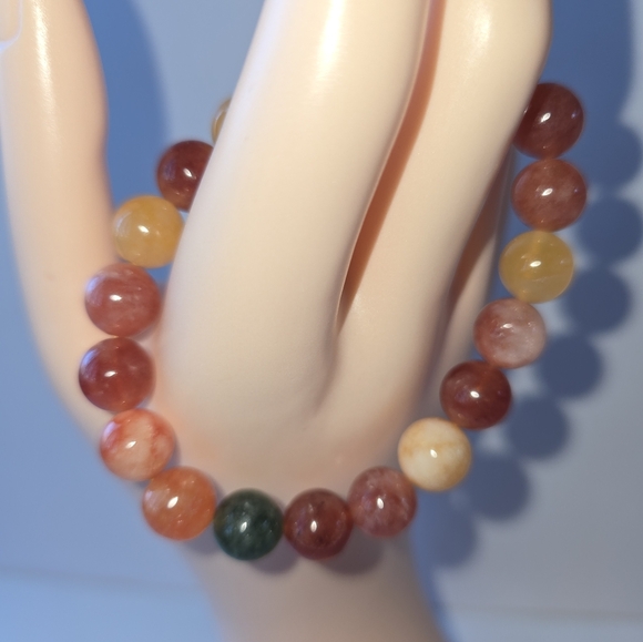 Rabbit 🐇 Hair Quartz Bracelet - Picture 3 of 7